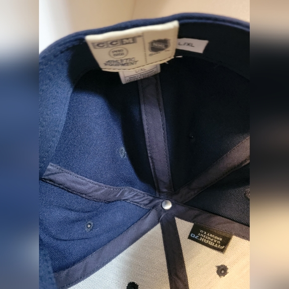 BNWT Montreal Canadiens Winter Classic FlexFit Hat - Picture 6 of 7